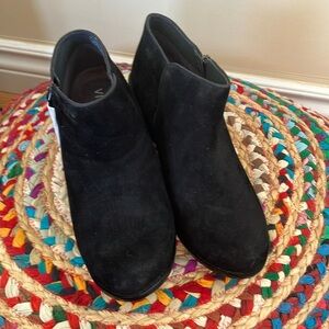NWOT Vionic Serena Black Ankle Boots